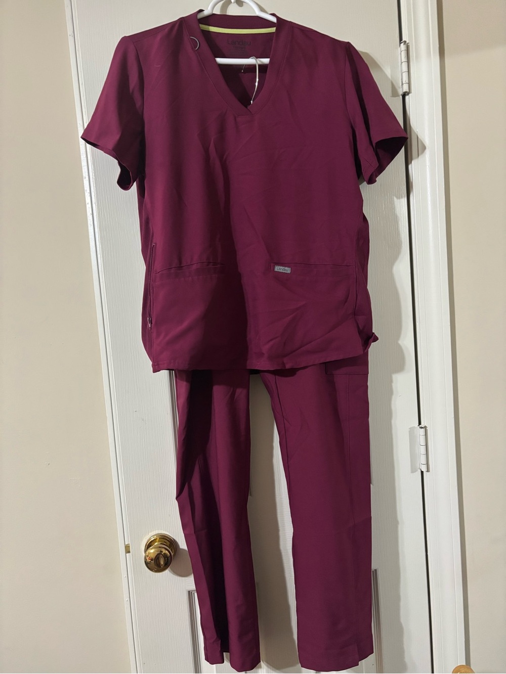 Landau Scrub Set in wine